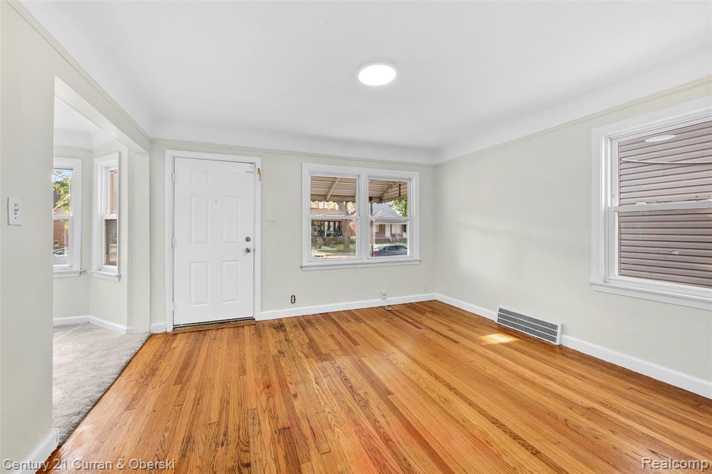 7910 Orchard Avenue, Dearborn, MI 48126 — Photo 6