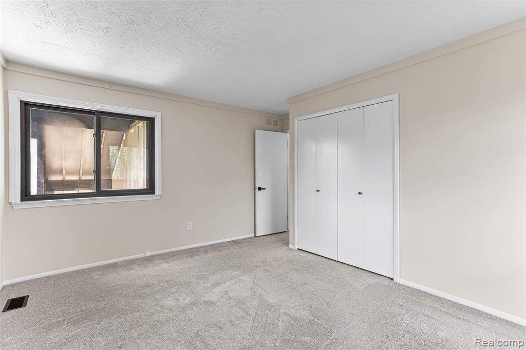 5086 FALMOUTH Drive, Troy, MI 48085 — Photo 32