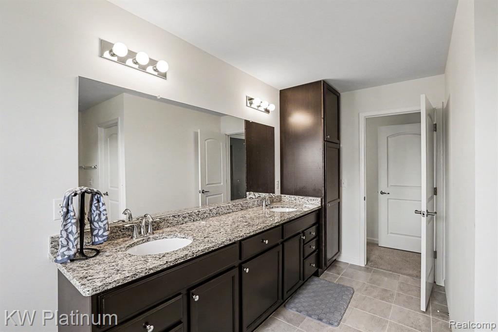4918 Knollwood Drive, Troy, MI 48085 — Photo 12