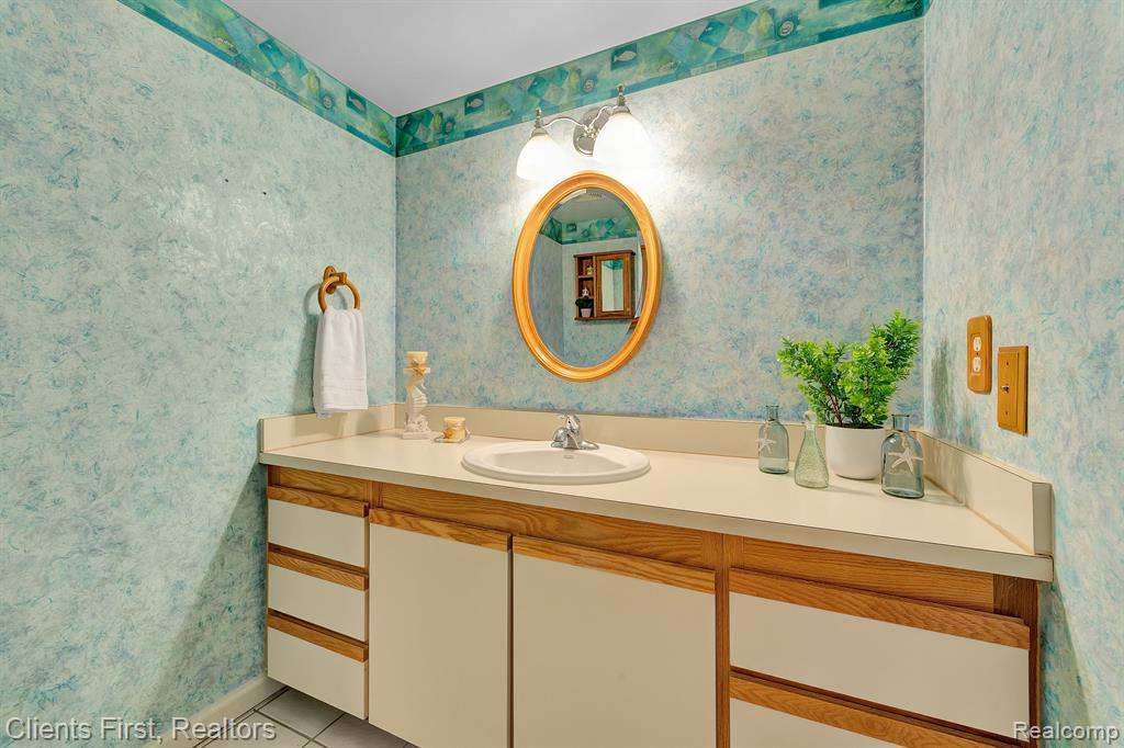 46657 GUNNERY Drive, Canton, MI 48187 — Photo 18