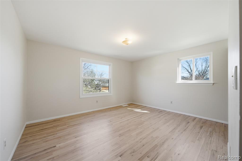 31018 Pickwick Lane, Beverly Hills, MI 48025 — Photo 34