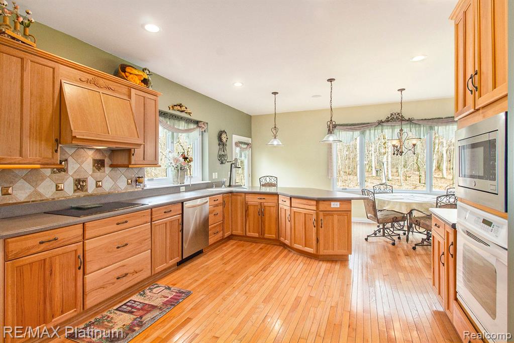 7186 GRANGER DRIVE, Howell, MI 48855 — Photo 2