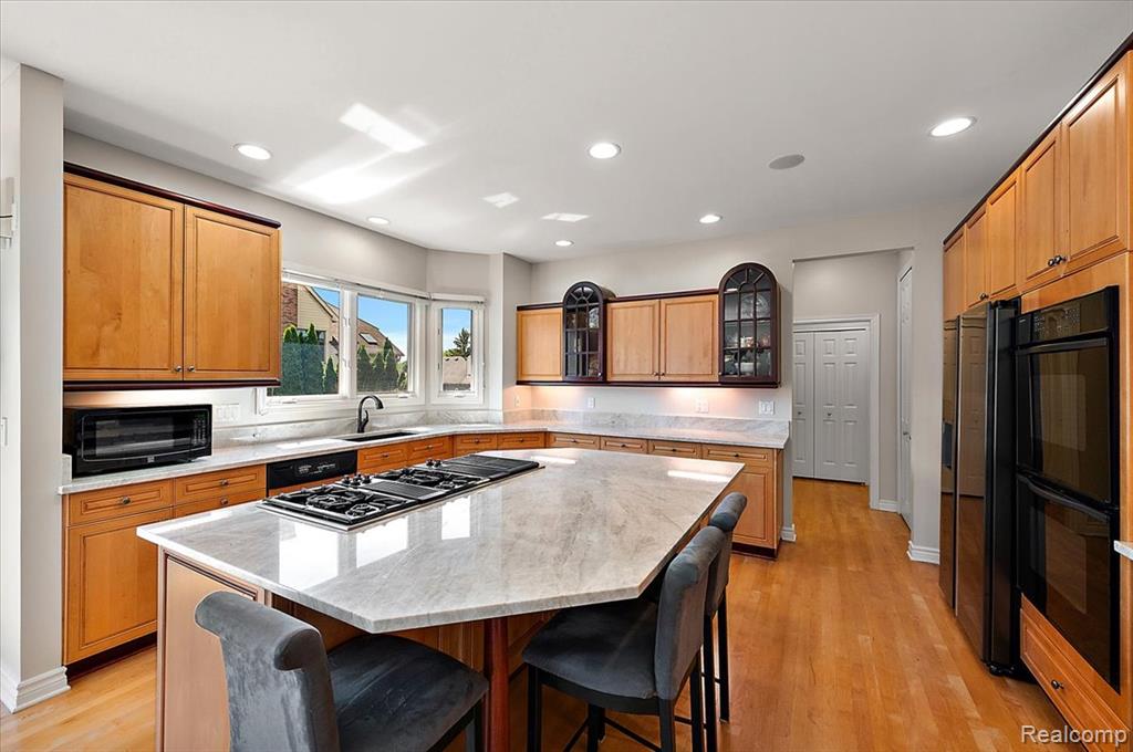 4417 Island View Drive, Waterford, MI 48328 — Photo 16