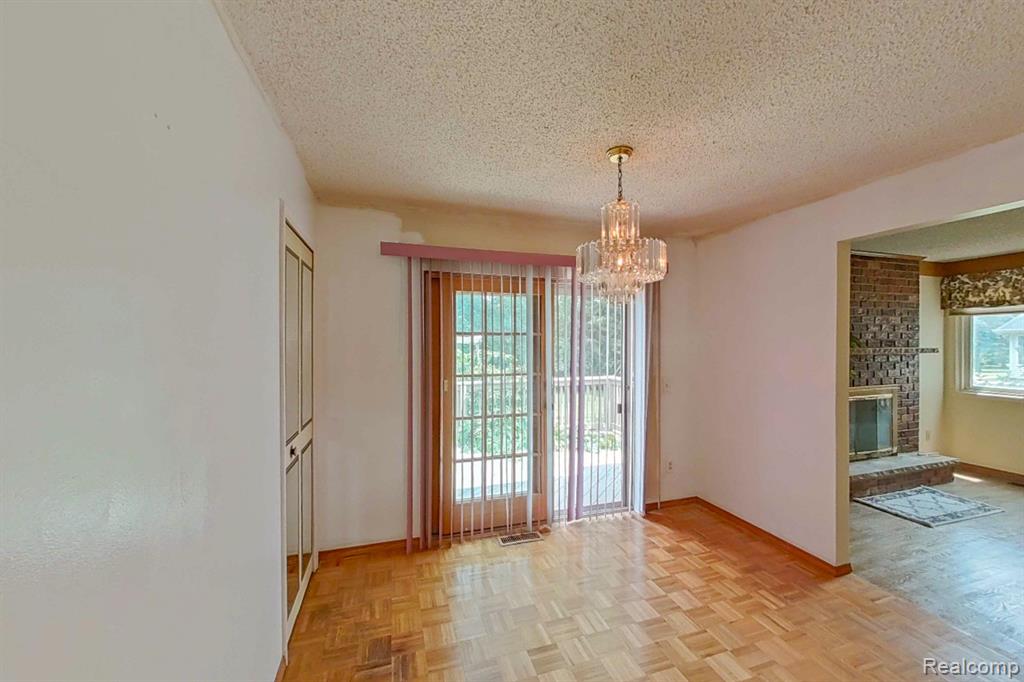 4395 OLD CARRIAGE Road, Flint, MI 48507 — Photo 14