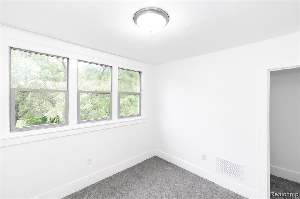 12544 E CANFIELD Street, Detroit, MI 48215 — Photo 24