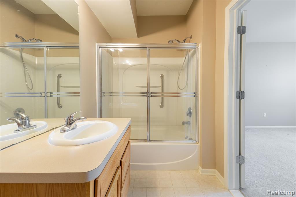 26624 Kirkway Circle, Woodhaven, MI 48183 — Photo 20