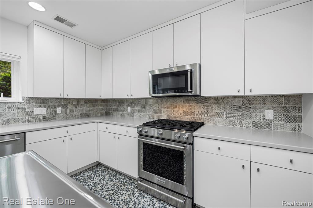 6570 Alden Drive, West Bloomfield, MI 48324 — Photo 33