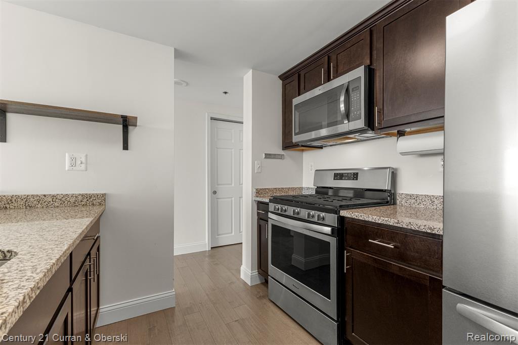 250 E Harbortown Drive, 708, Detroit, MI 48207 — Photo 11