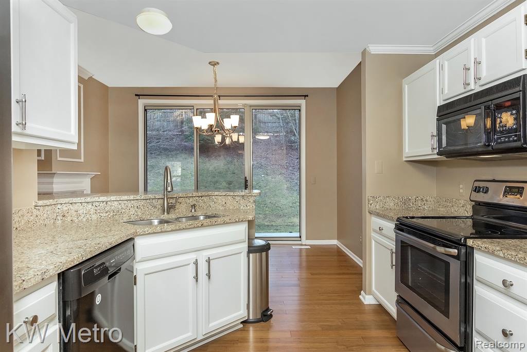 516 NEWBURNE POINTE, Bloomfield Hills, MI 48304 — Photo 12