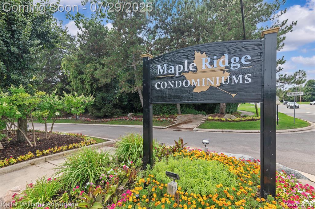 6660 Ridgefield Circle, 104, West Bloomfield, MI — Photo 35