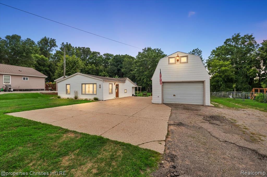 87 N Roslyn Road, Waterford, MI 48328 — front exterior
