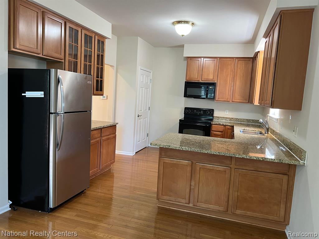 41876 YEATS Drive, Novi, MI — Photo 3