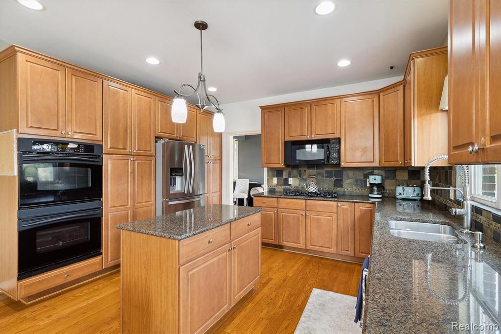 1858 SANDY SHORES Drive, Oxford, MI 48371 — Photo 15