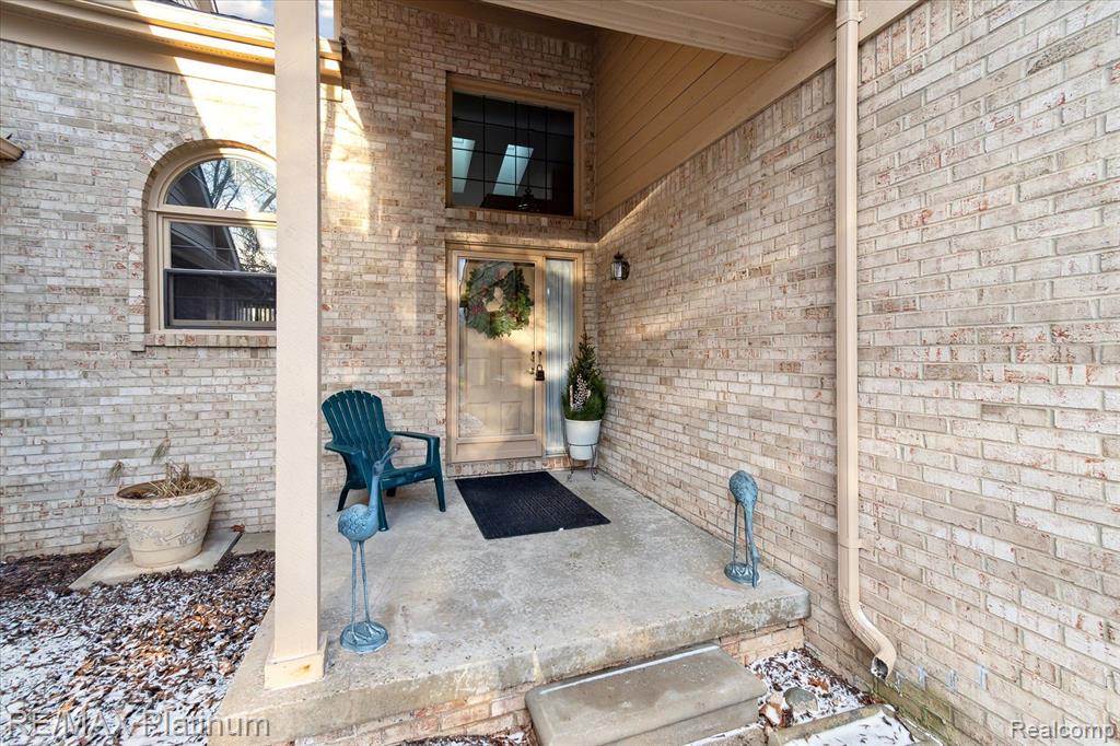 4823 FAIRWAYS Drive, Brighton, MI 48116 — Photo 2