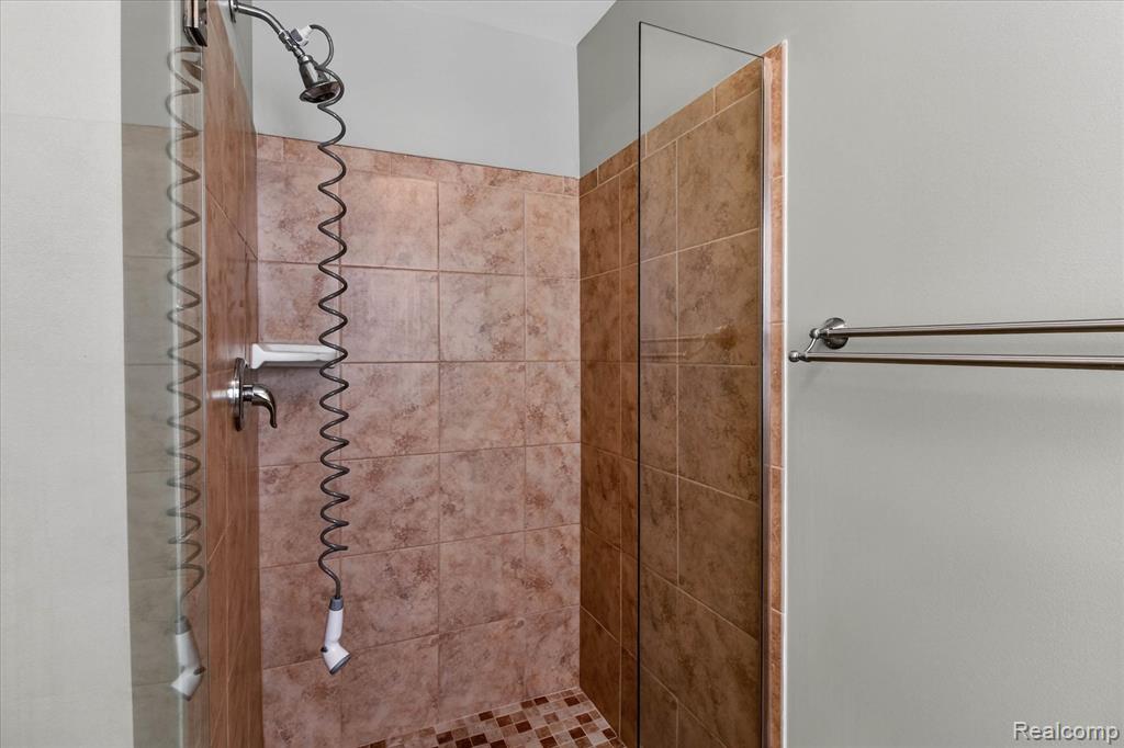 386 Fletcher Street, Wixom, MI 48393 — Photo 24