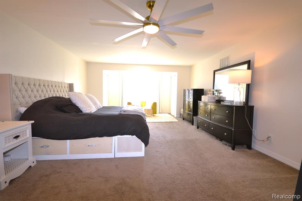4072 W MAPLE Road, Wixom, MI — Photo 24