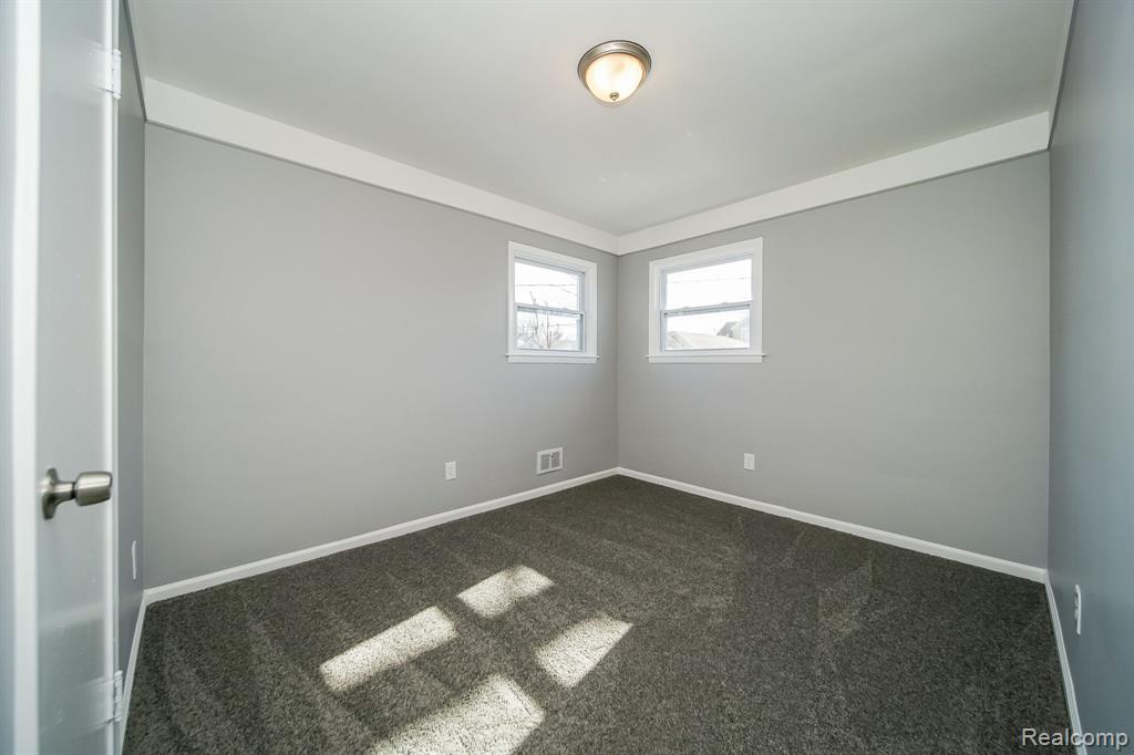 927 CLEOPHUS Parkway, Lincoln Park, MI 48146 — Photo 37