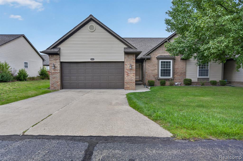 5034 Sandalwood Drive, Grand Blanc, MI 48439