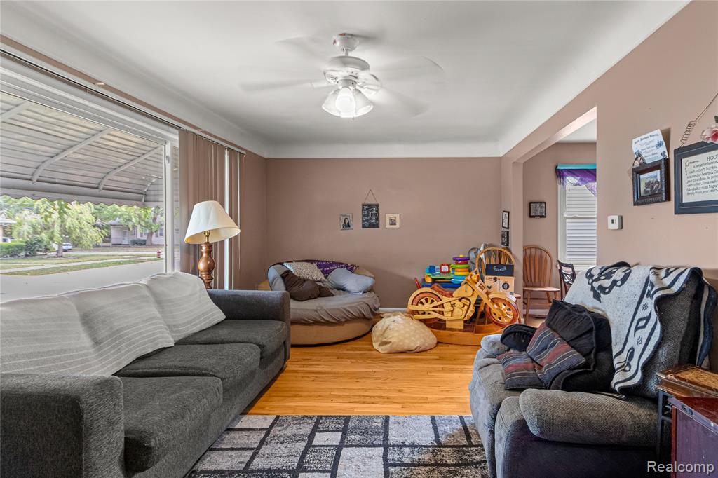 8174 Helen, Center Line, MI 48015 — Photo 3
