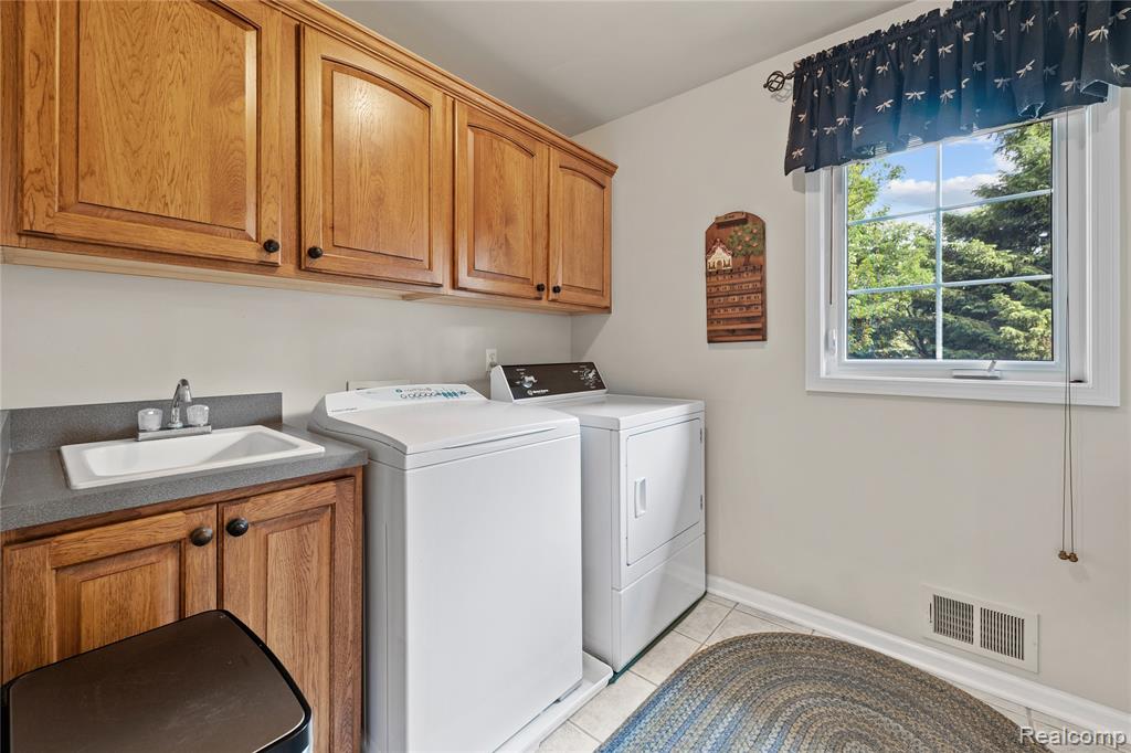 225 Redwood Lane, Leonard, MI 48367 — Photo 23
