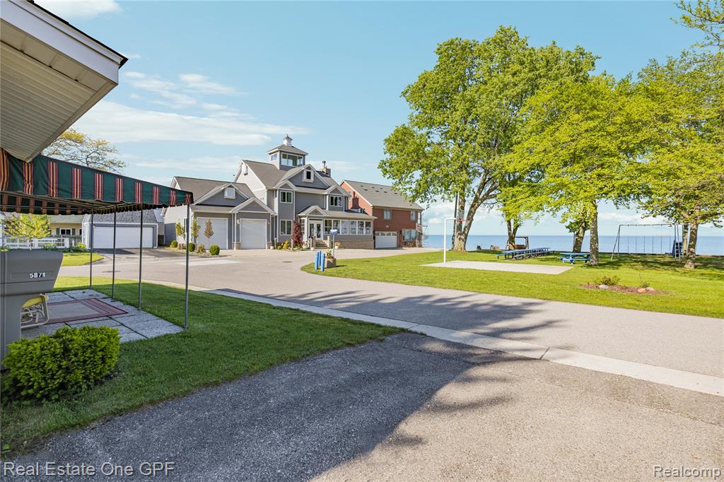 5871 Manor Drive, Fort Gratiot, MI 48059 — Photo 35