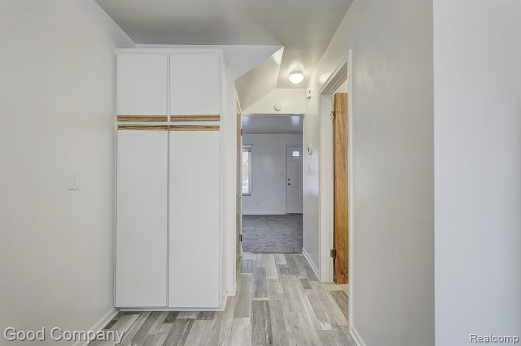 6958 Town Lane, Dearborn Heights, MI 48127 — Photo 14