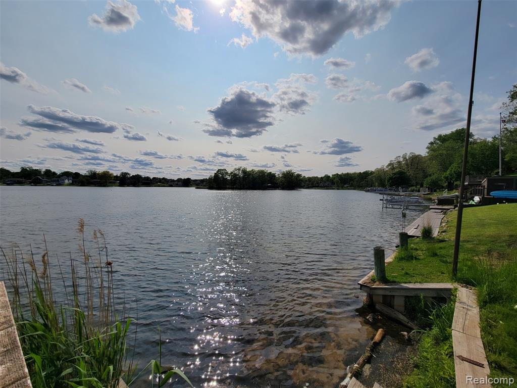 9635 Norman Road, Clarkston, MI 48348 — Photo 5