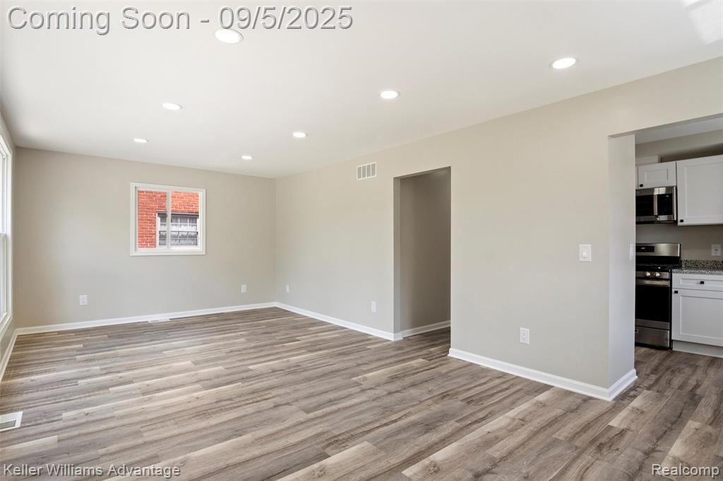 9844 E Clements Circle, Livonia, MI 48150 — Photo 6