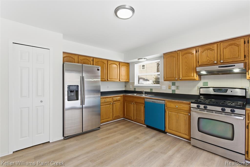 833 Huntclub Boulevard, Auburn Hills, MI 48326 — Photo 12