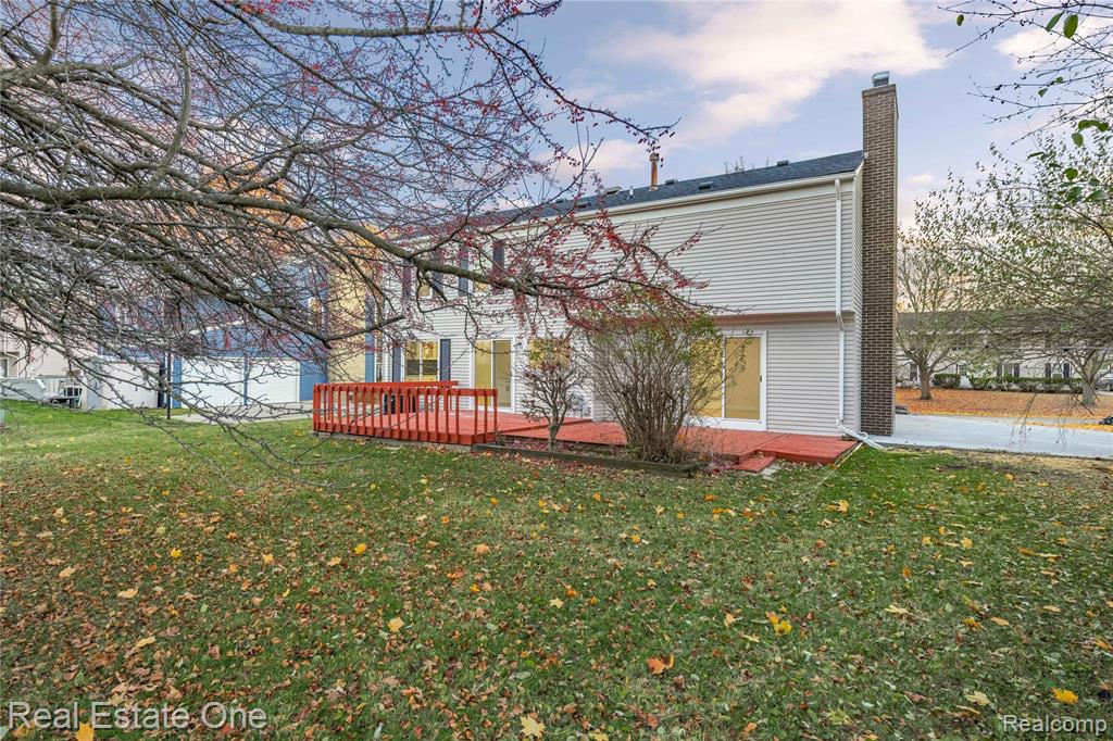 5426 N Piccadilly, West Bloomfield, MI — Photo 62