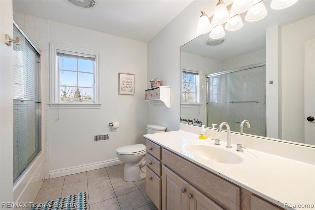 440 RIVER WOODS Drive, Flushing, MI 48433 — Photo 22