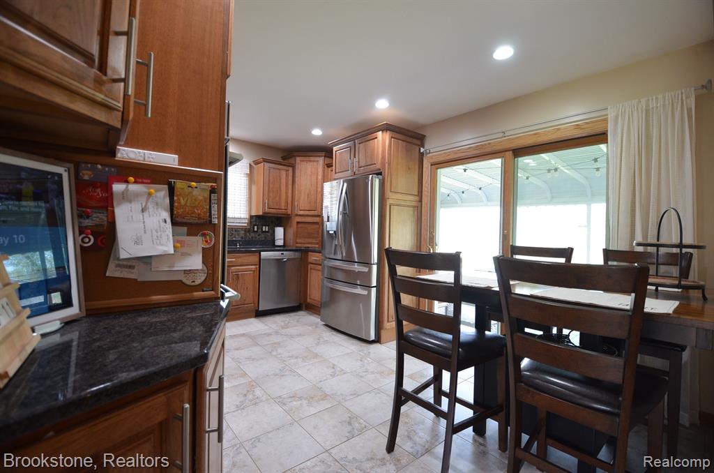 4856 CLINTON WAY Drive, Waterford, MI 48328 — Photo 23