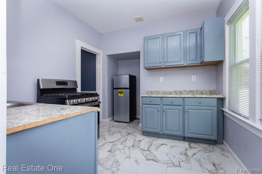 17172 Waltham Street, Detroit, MI 48205 — Photo 10