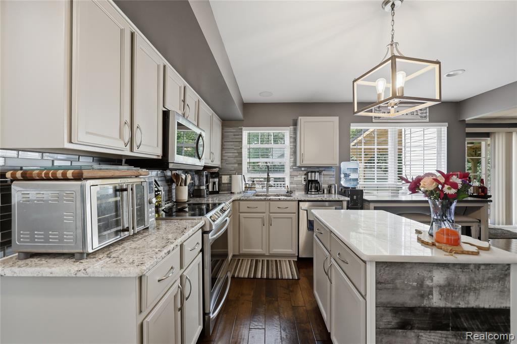 6003 Cedar Bend Drive, Clarkston, MI — Photo 12