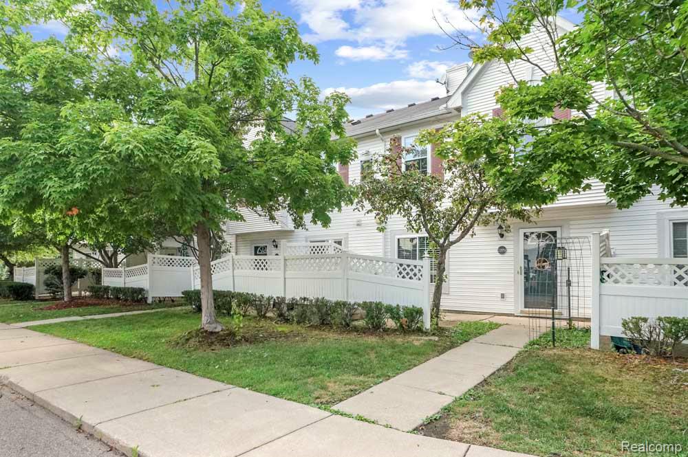 22051 Atlantic Pointe, Farmington Hills, MI 48336 — Photo 28