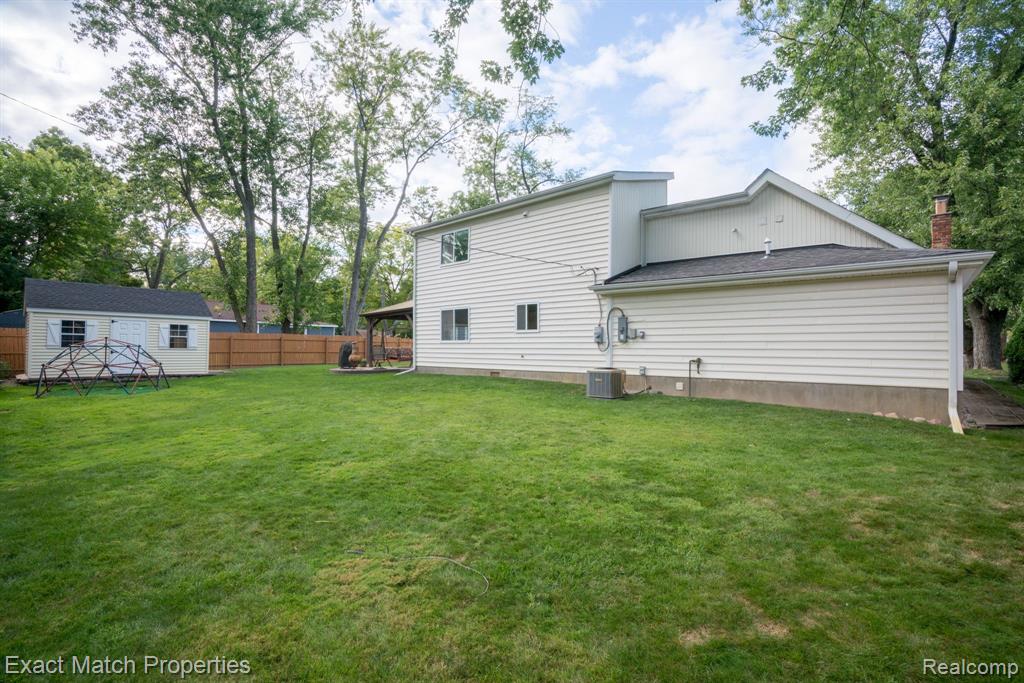 6735 BUCKLAND Avenue, West Bloomfield, MI 48324 — Photo 10