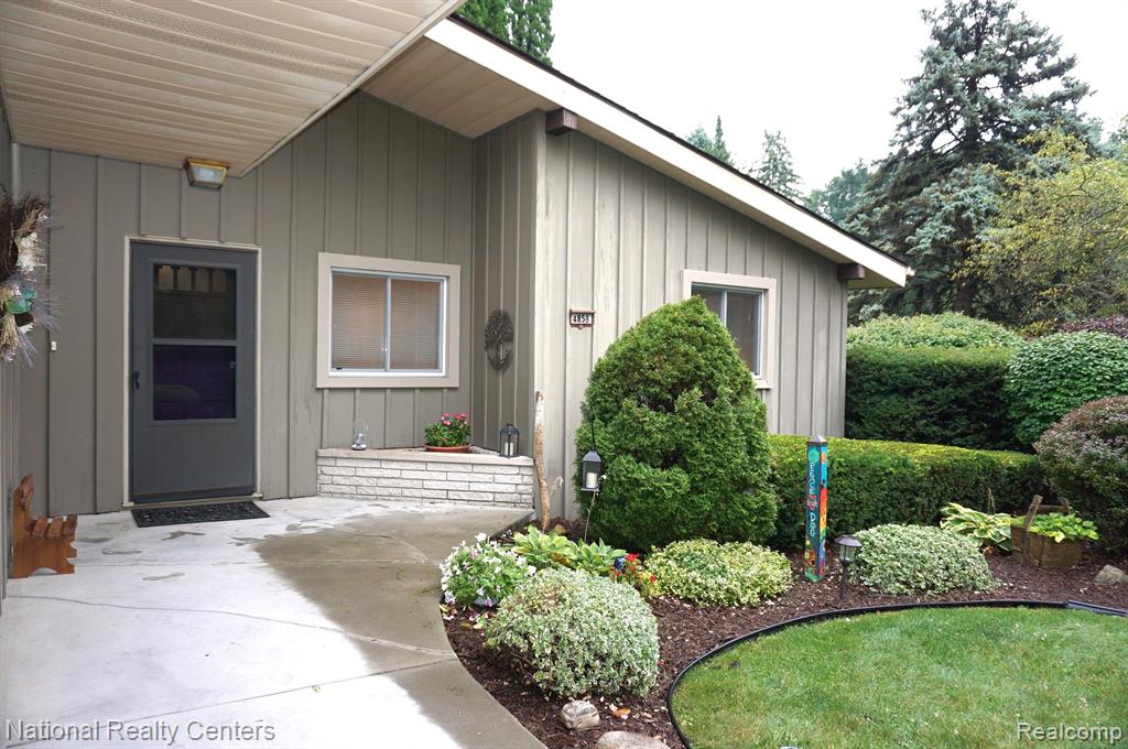 4858 GRANDVIEW Drive, Ypsilanti, MI 48197 — Photo 4