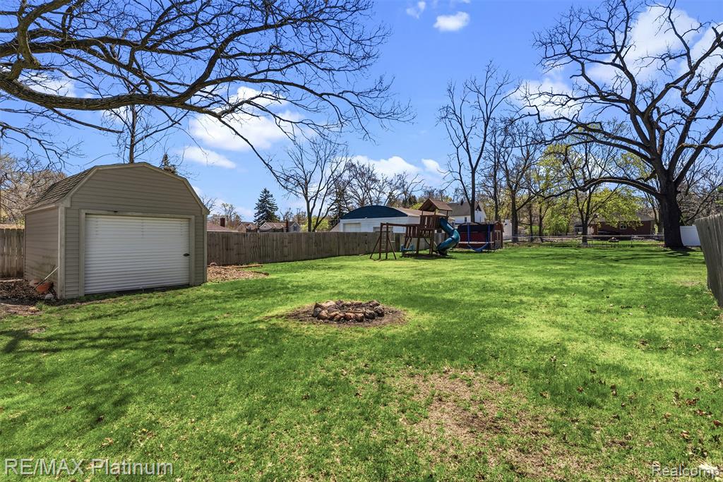 315 S West Street, Fenton, MI 48430 — Photo 41