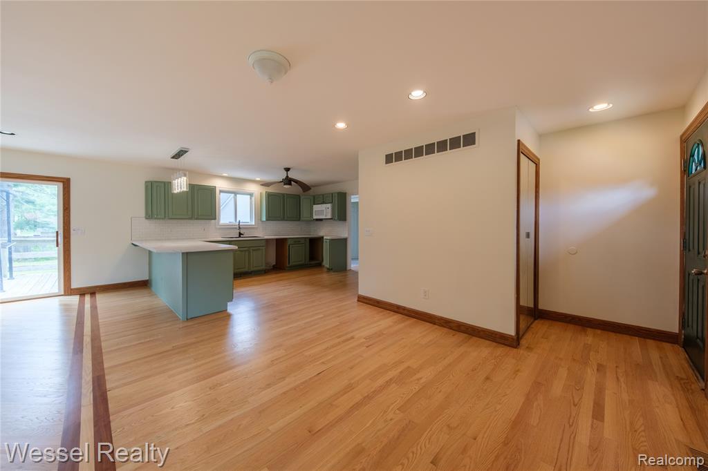 47437 BETTY Street, Shelby Twp, MI 48317 — Photo 12