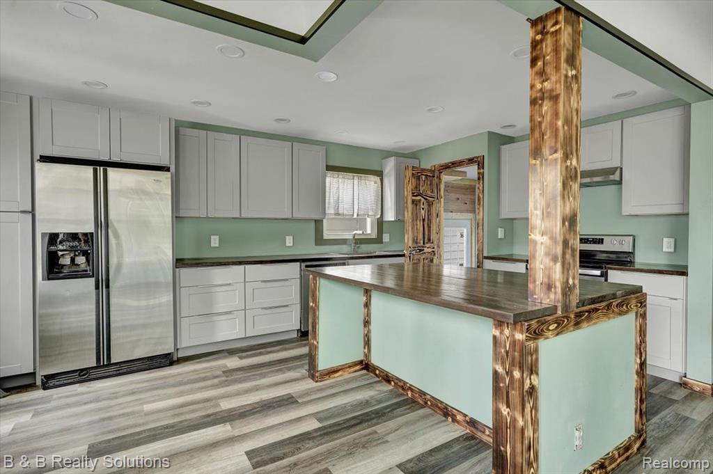 61 E Longfellow Avenue, Pontiac, MI 48340 — Photo 8