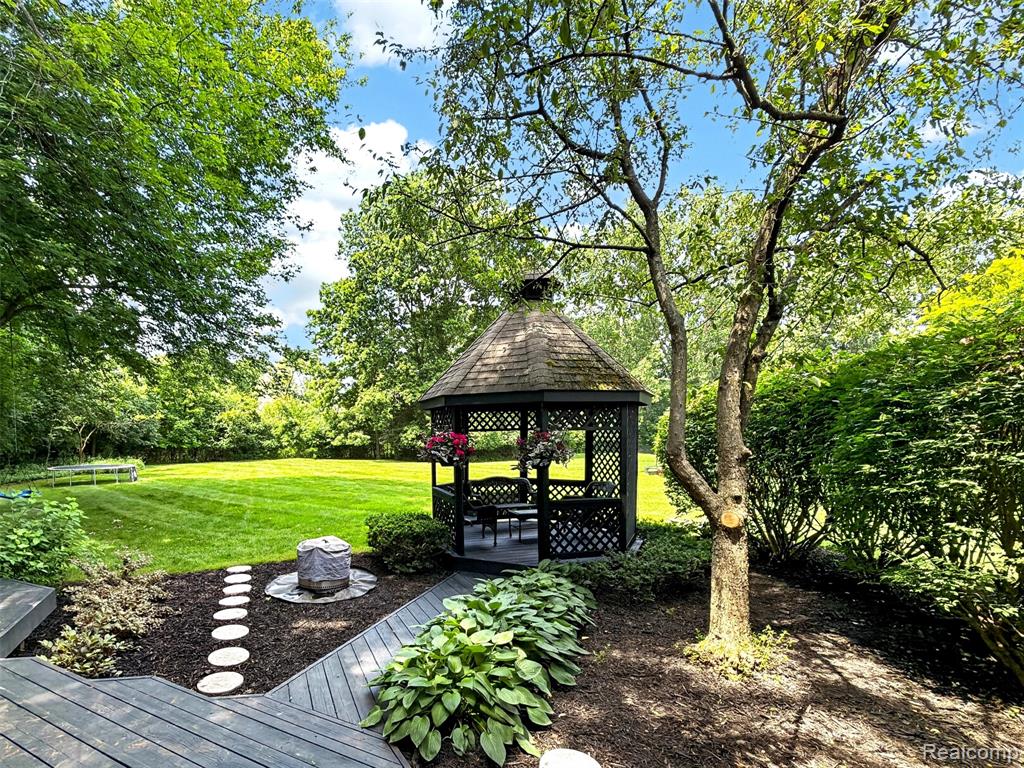 6713 Aurora Drive, Troy, MI 48098 — Photo 14