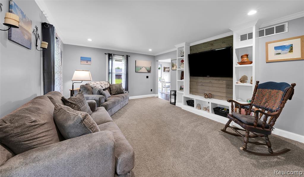 5015 LINDEMERE Drive, Fowlerville, MI 48836 — Photo 18