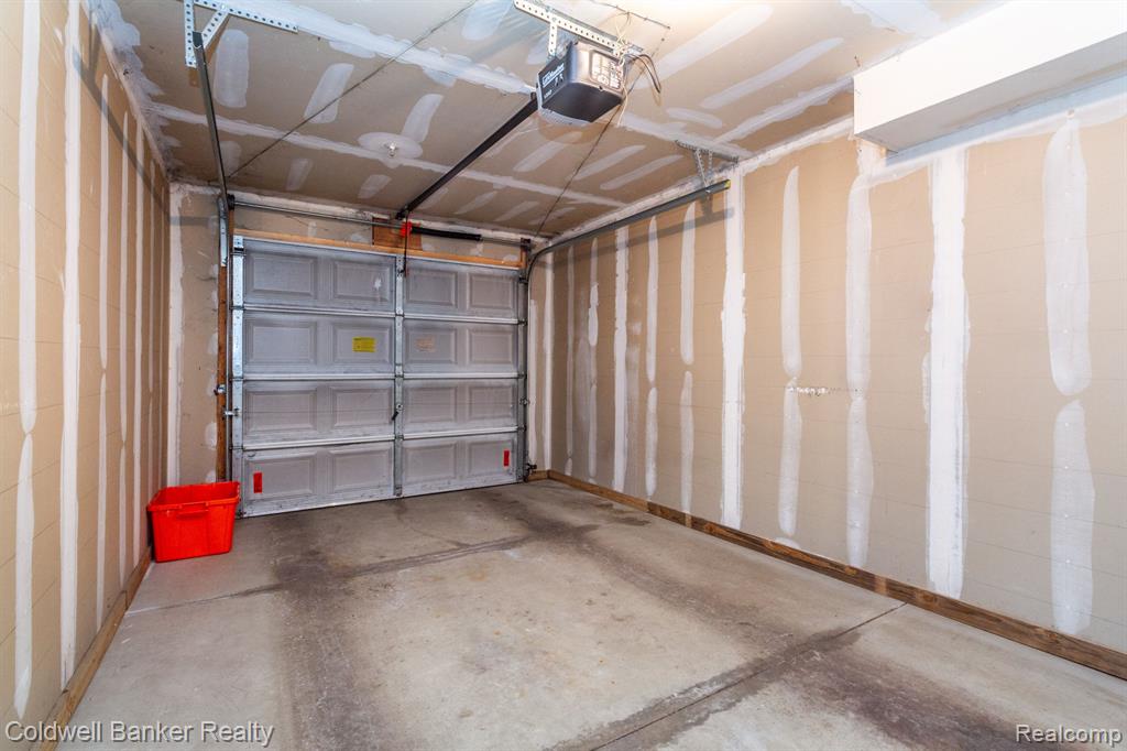 16962 FARMINGTON Road, Livonia, MI 48154 — Photo 30