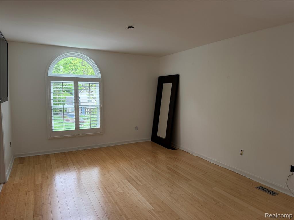 5589 Loveland Street, West Bloomfield, MI — Photo 18