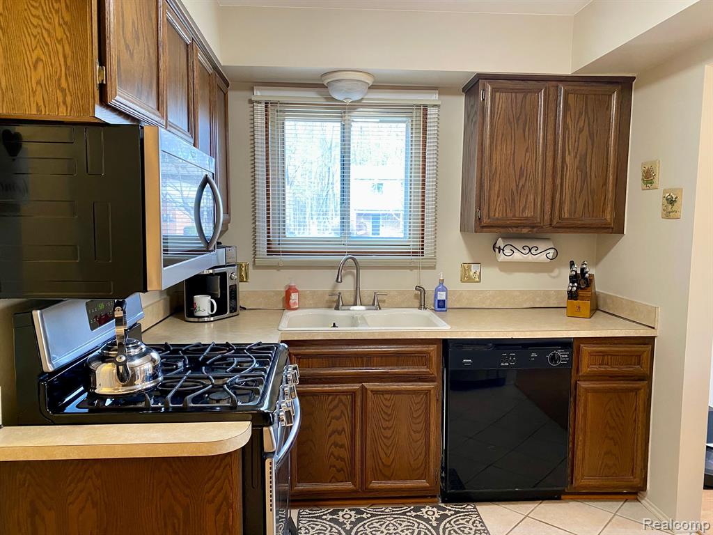 41962 STRATTON Drive, Clinton Twp, MI 48038 — Photo 25