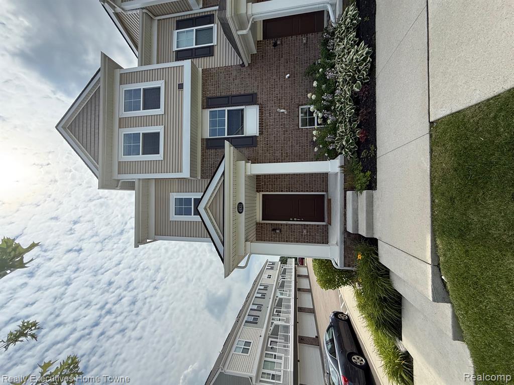 4931 Treeside Lane, Troy, MI 48098 — front exterior