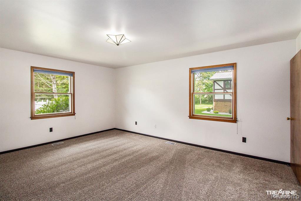7469 N ELMS Road, Flushing, MI 48433 — Photo 8