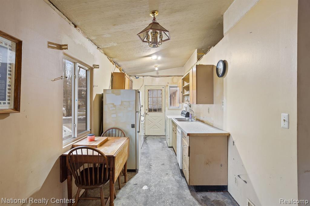 6378 Beth, Brighton, MI 48116 — Photo 9