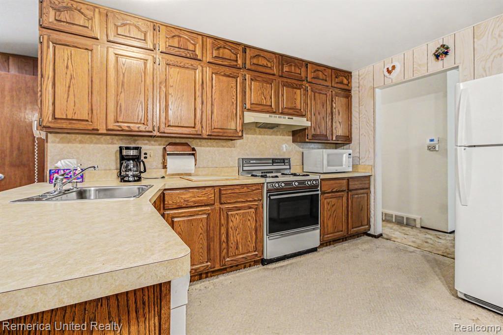 9135 Manton Avenue, Plymouth, MI 48170 — Photo 13