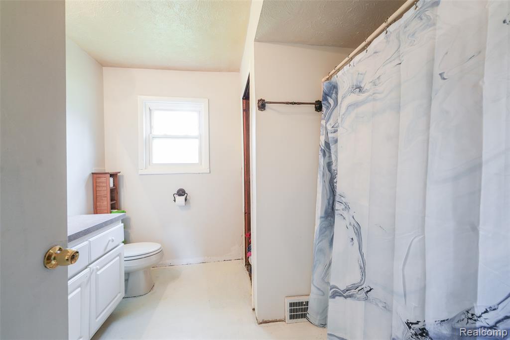 5704 Crandall Road, Howell, MI 48855 — Photo 8